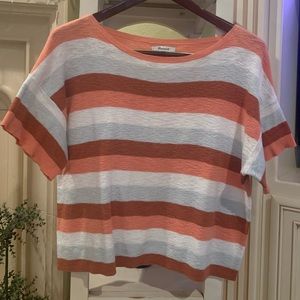 Shortsleeved round neck cotton sweater shirt.